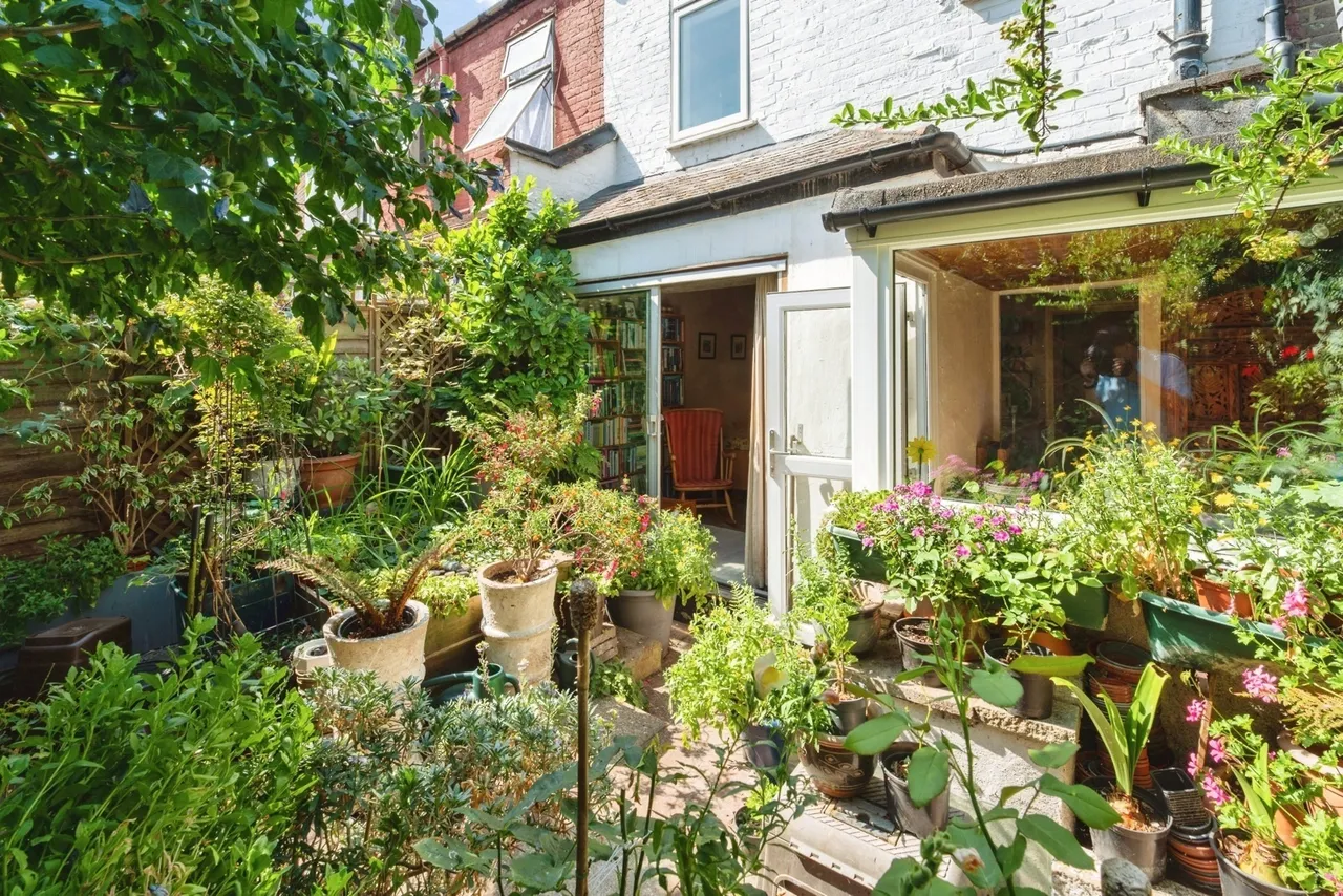 Higham Hill Road, London, E17, photo 14