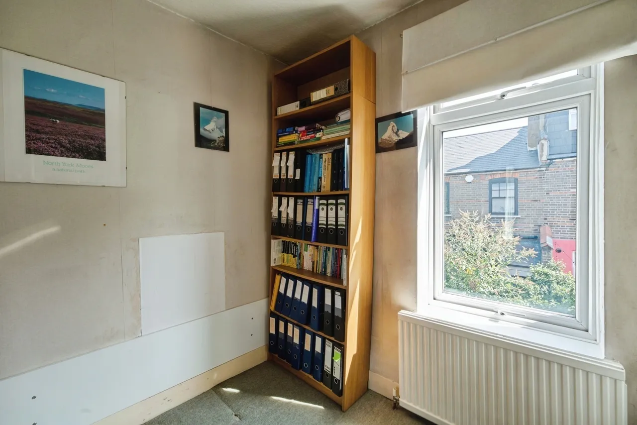 Higham Hill Road, London, E17, photo 13