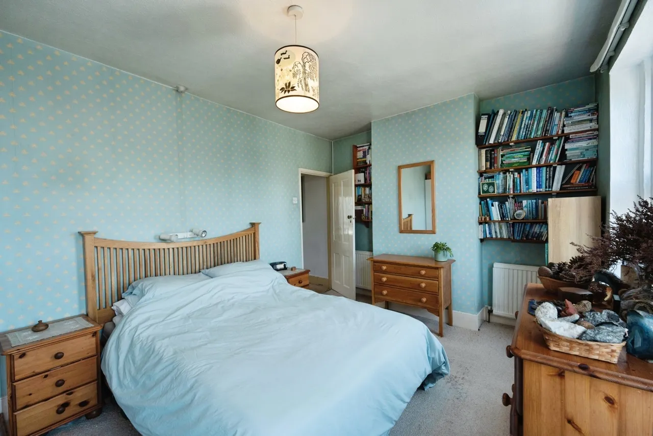 Higham Hill Road, London, E17, photo 12