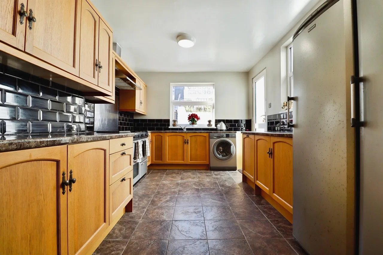 Porthkerry Road, Barry, CF62, photo 6