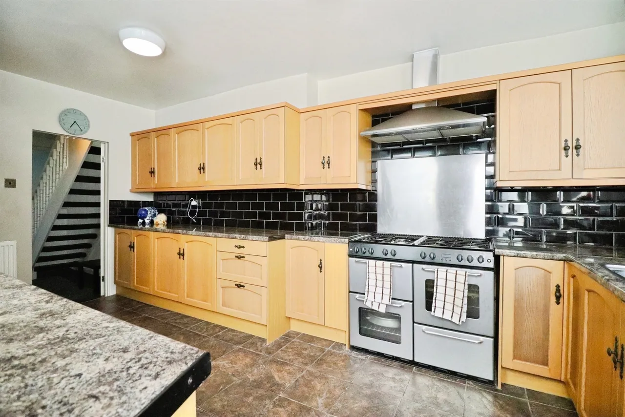 Porthkerry Road, Barry, CF62, photo 5