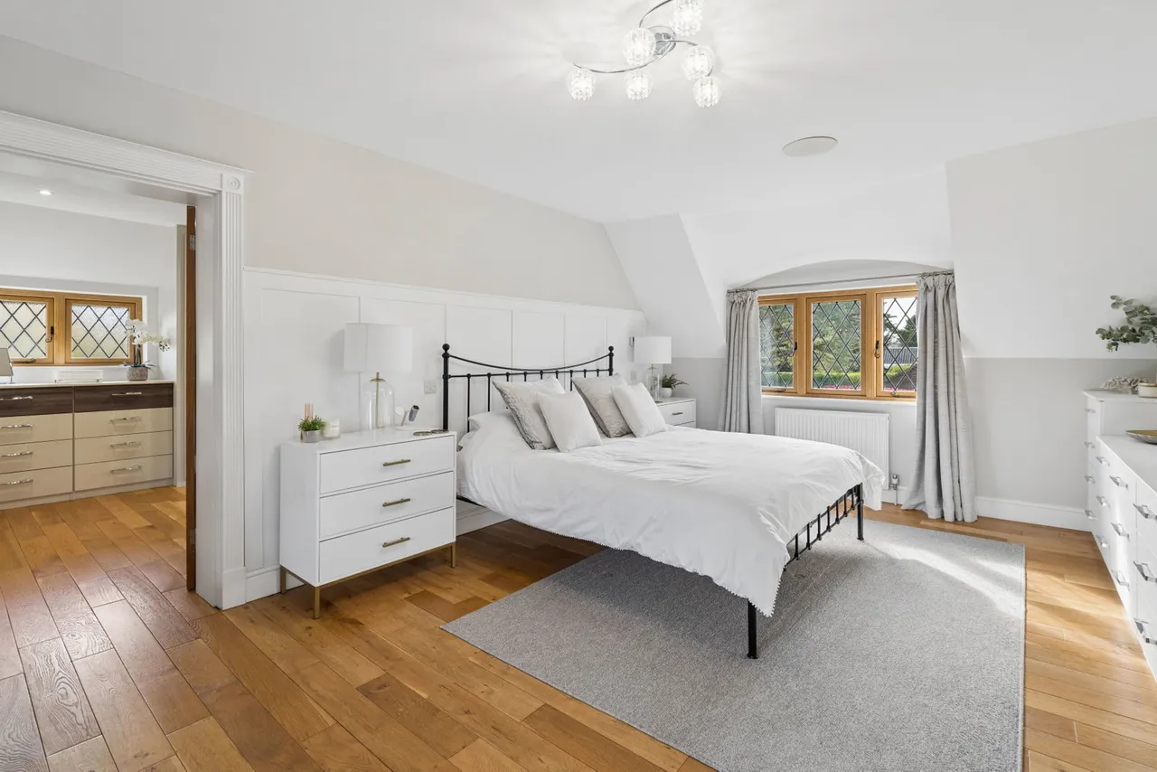 Dorney Wood Road, Burnham, Buckinghamshire. SL1, photo 9
