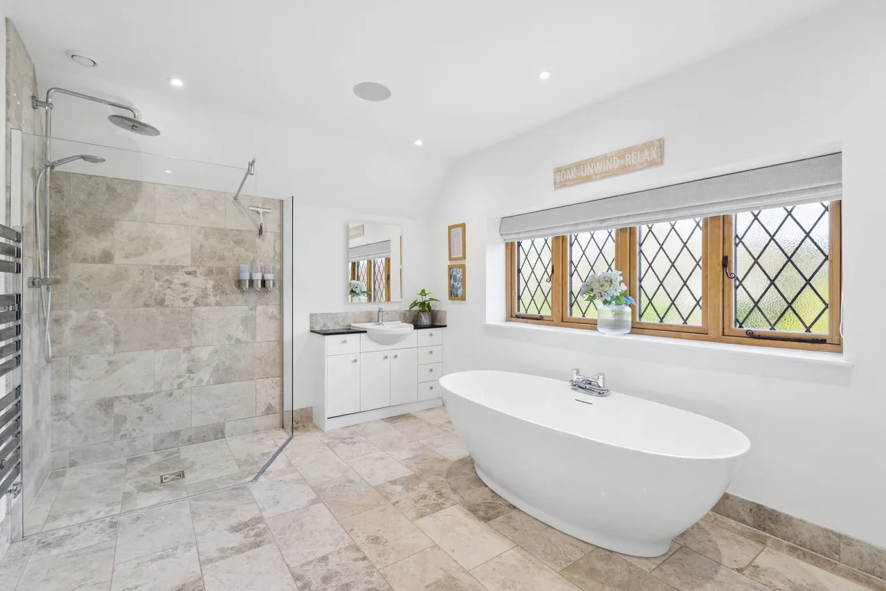 Dorney Wood Road, Burnham, Buckinghamshire. SL1, photo 10