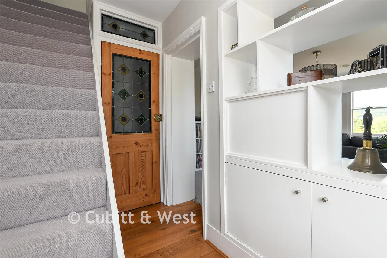 Guildford Road, Westcott, RH4, photo 5