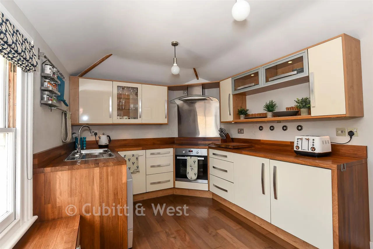 Guildford Road, Westcott, RH4, photo 9