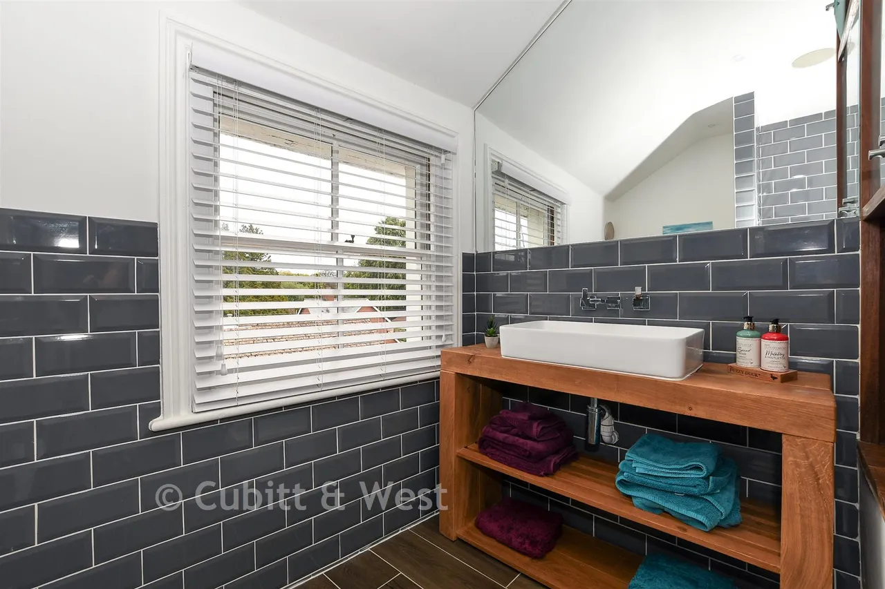 Guildford Road, Westcott, RH4, photo 13