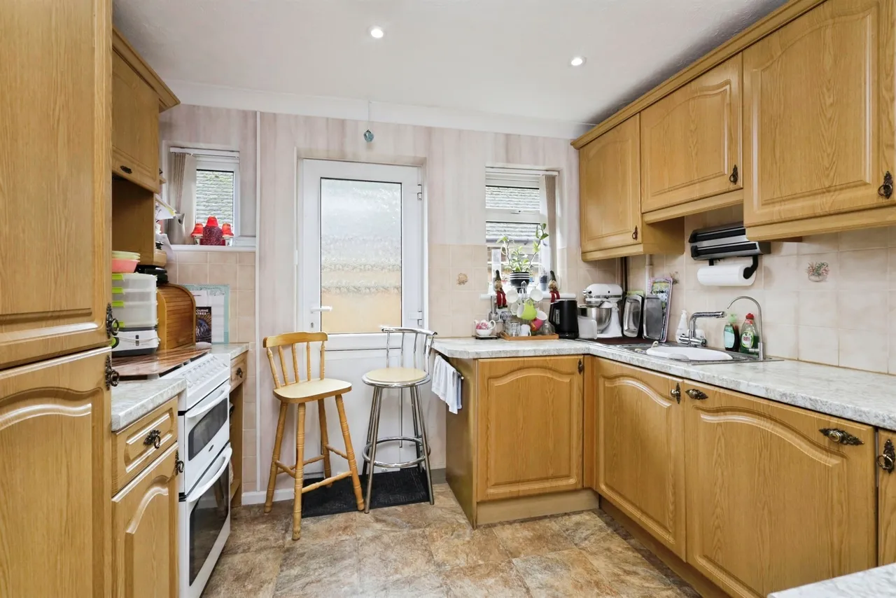 Willingdon Park Drive, Eastbourne, photo 5