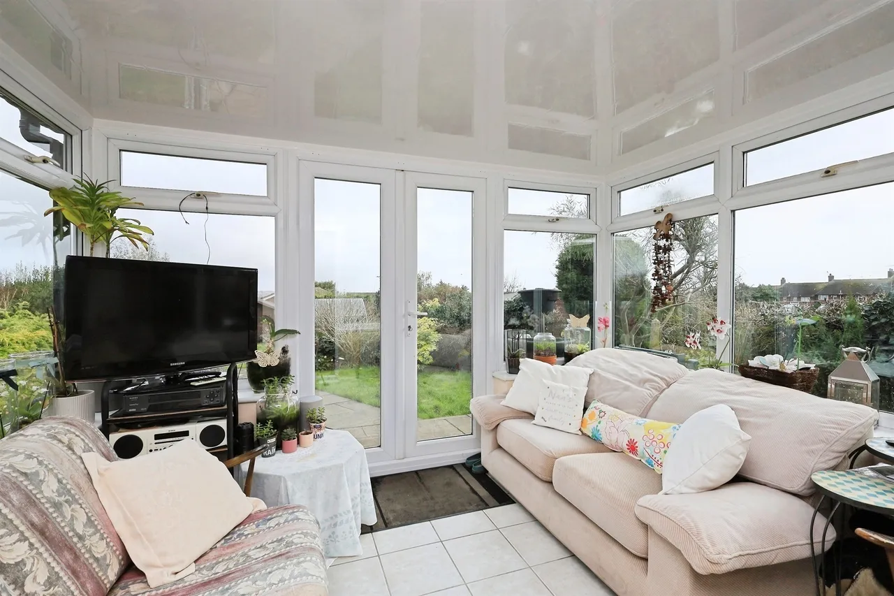 Willingdon Park Drive, Eastbourne, photo 6