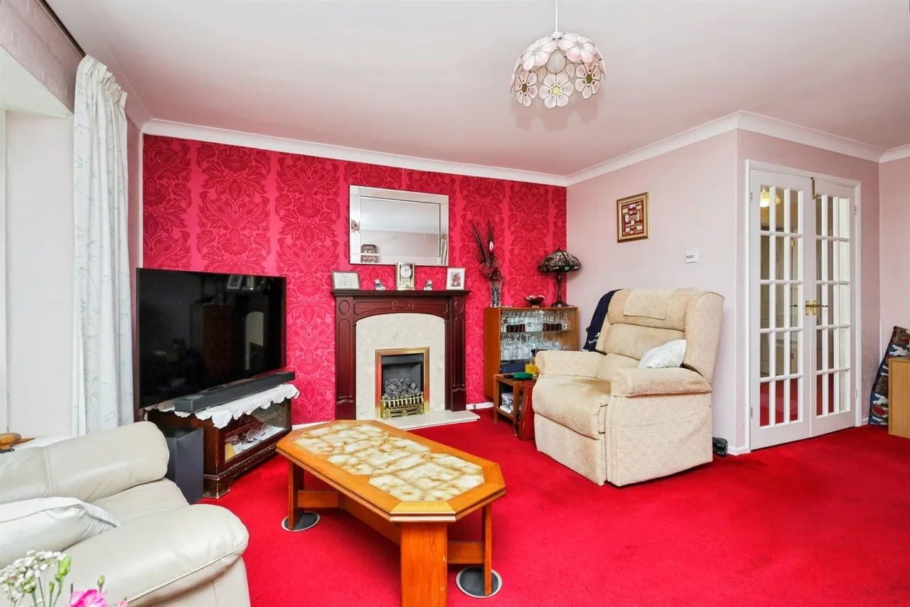Willingdon Park Drive, Eastbourne, photo 2