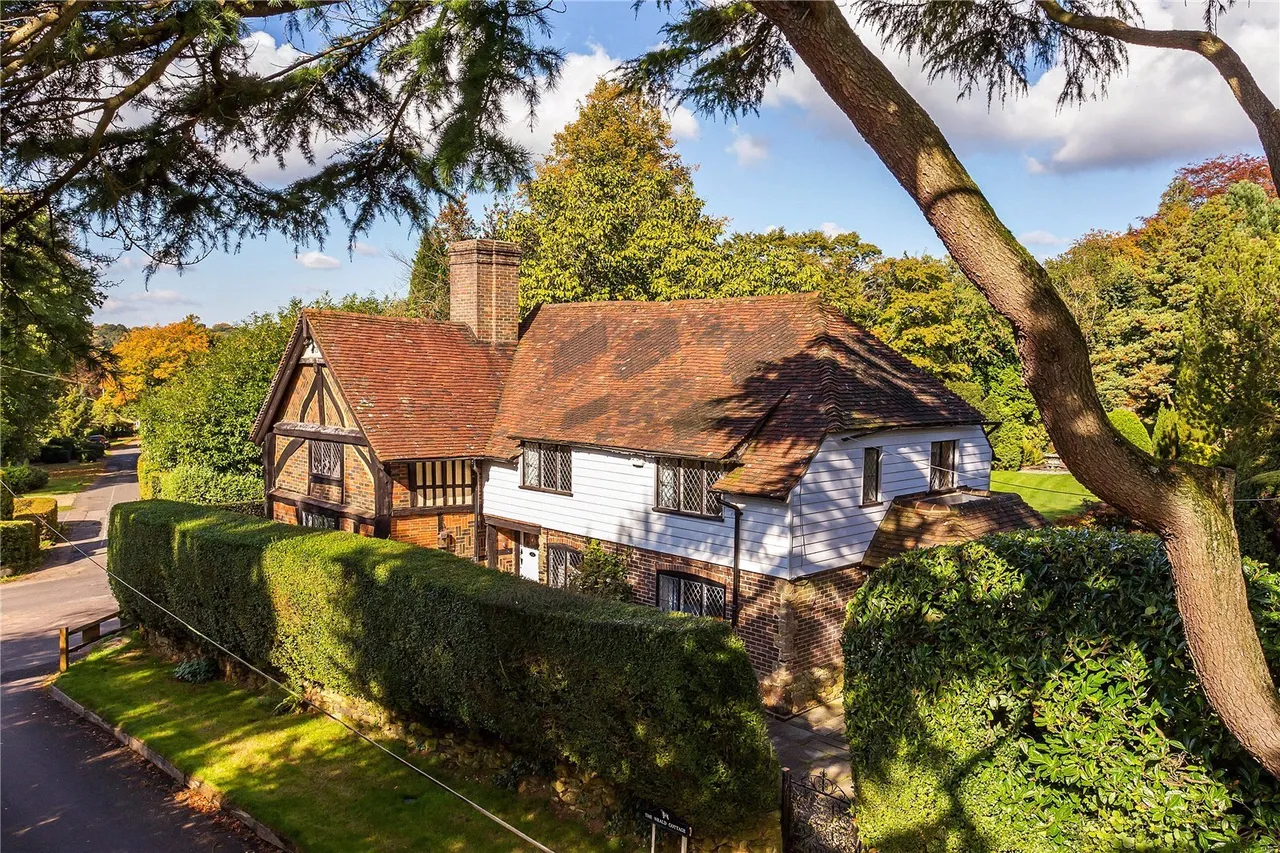 5 bed house for sale, Pastens Road, Limpsfield, RH8