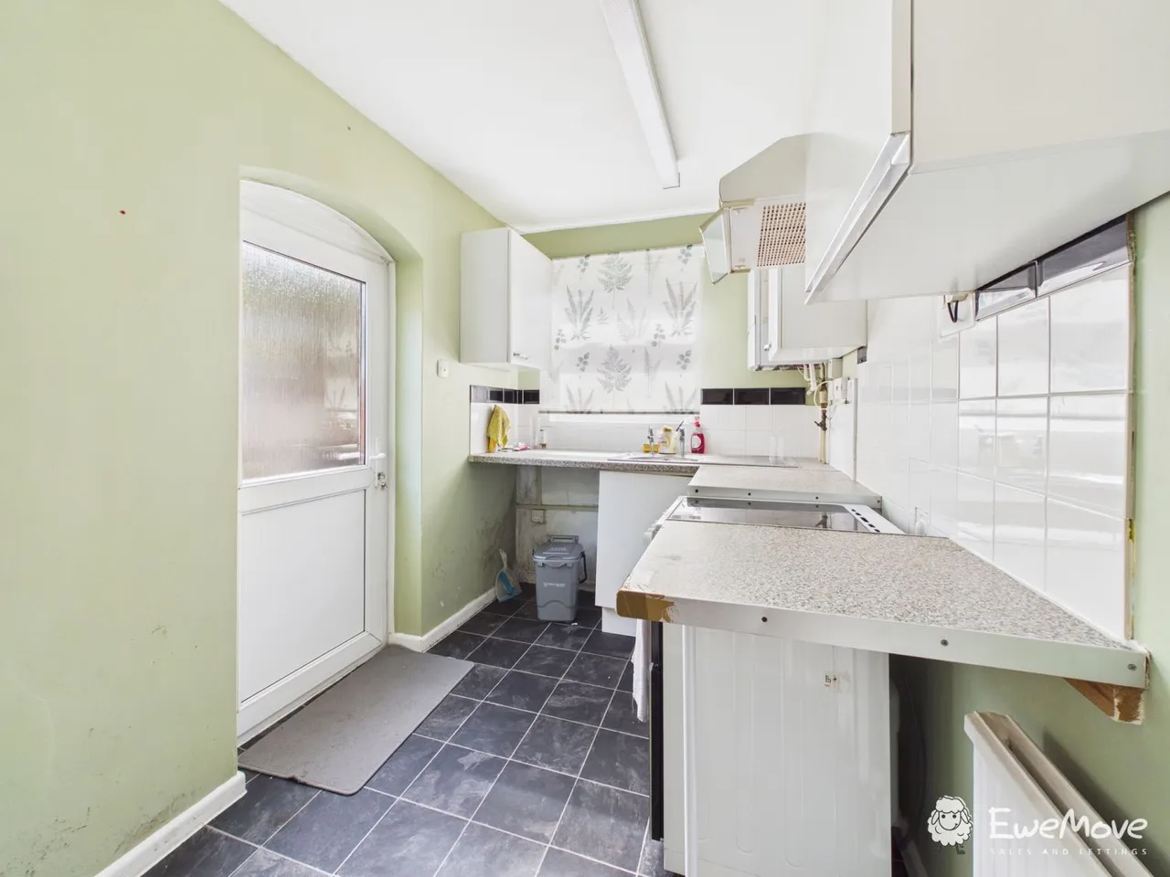 Stuart Crescent, Winchester, SO22, photo 3