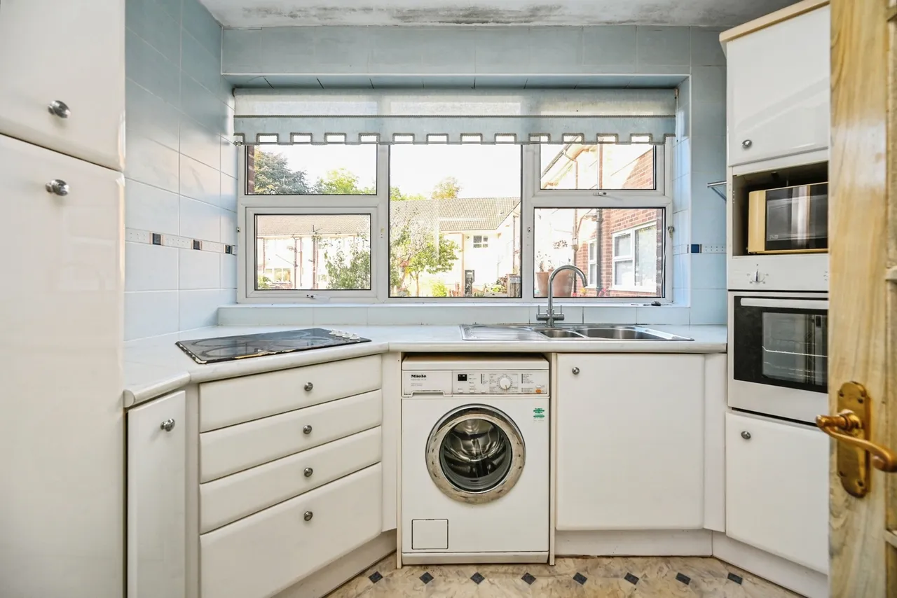 Calderstones Road, Liverpool, L18, photo 4