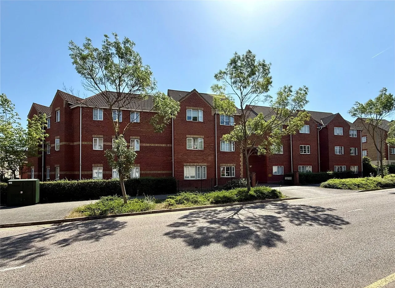 3 bed flat for sale — Galleon Road, Chafford Hundred, Grays, Essex, RM16