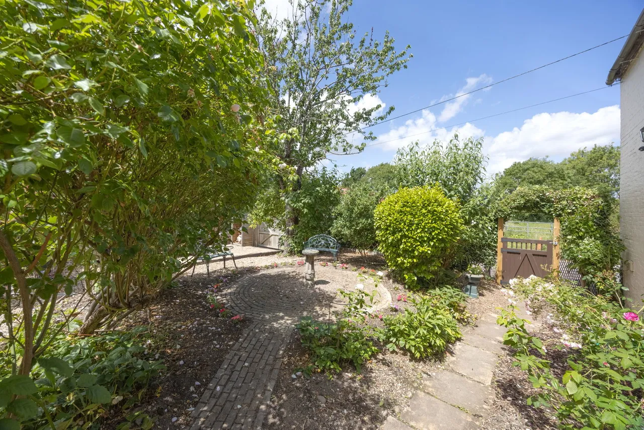 Bratton, BA13, photo 29
