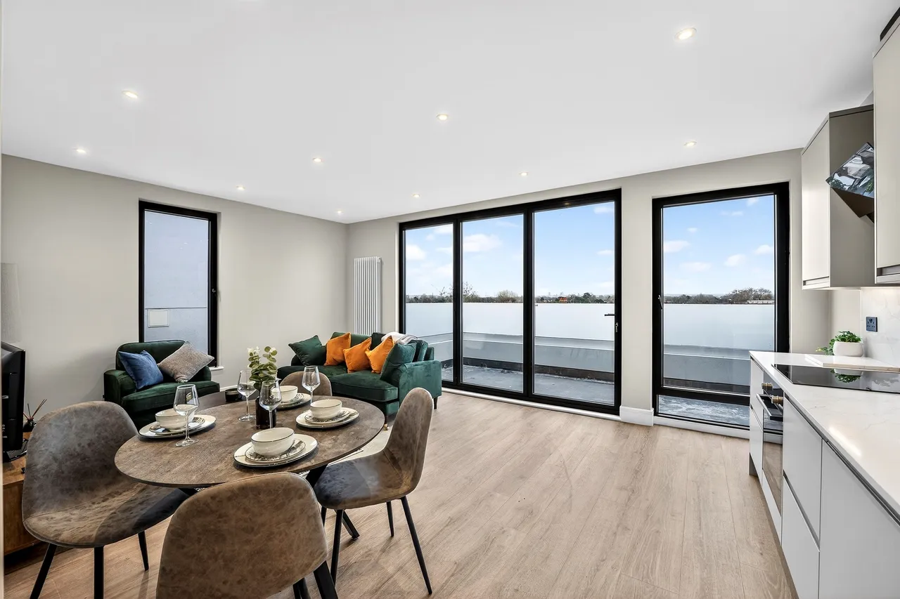 2 bed flat for sale — Elm Grove, London
