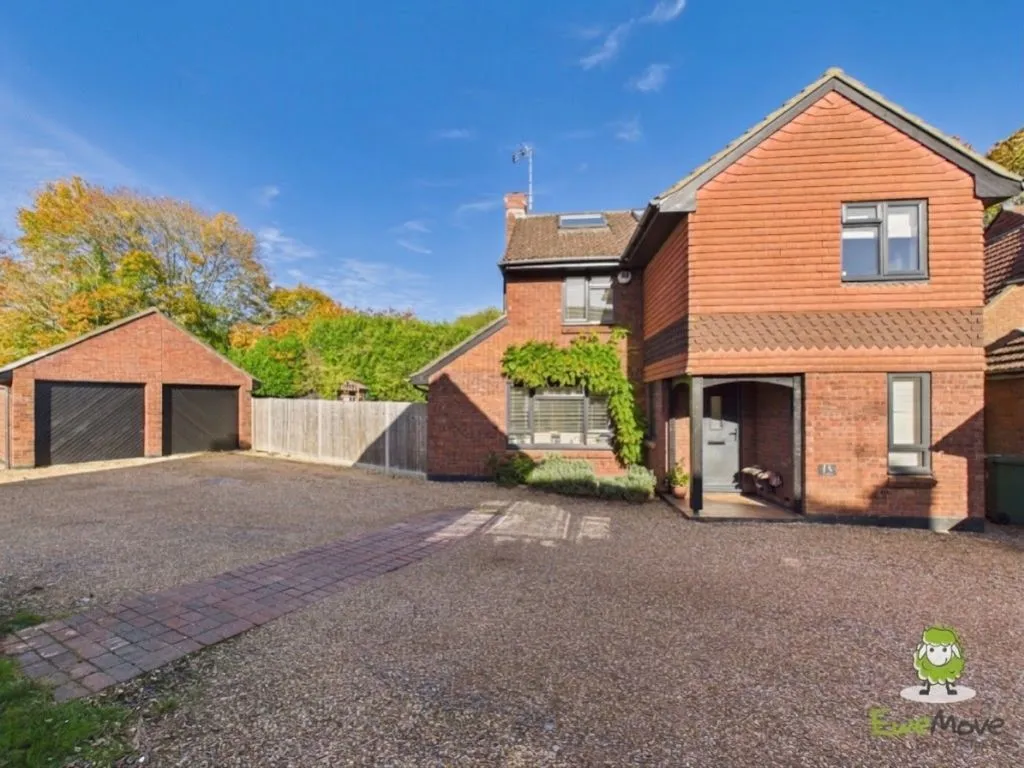 4 bed house for sale, Little Fallow, Lychpit, RG24