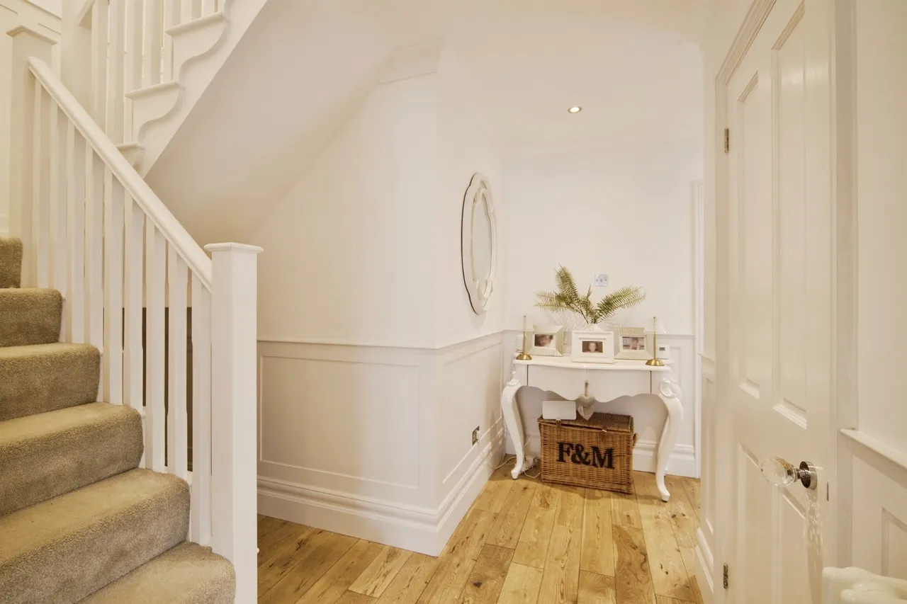 High Road, Wormley, Broxbourne, photo 12