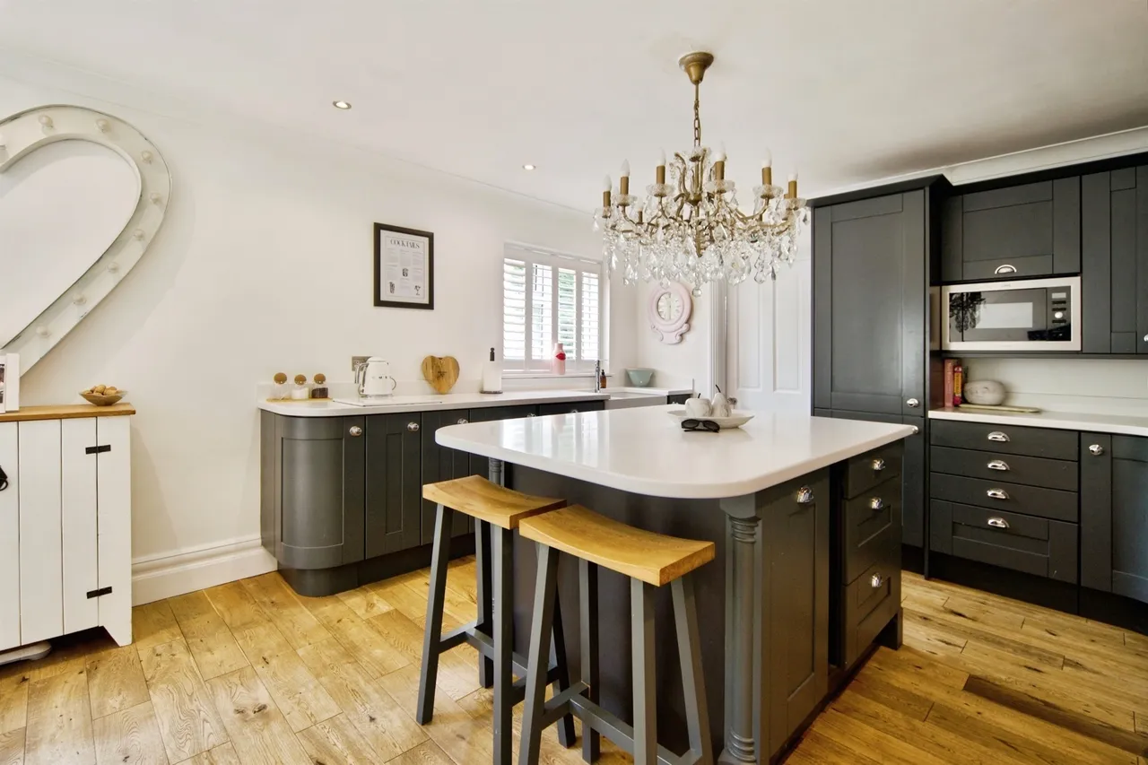 High Road, Wormley, Broxbourne, photo 7