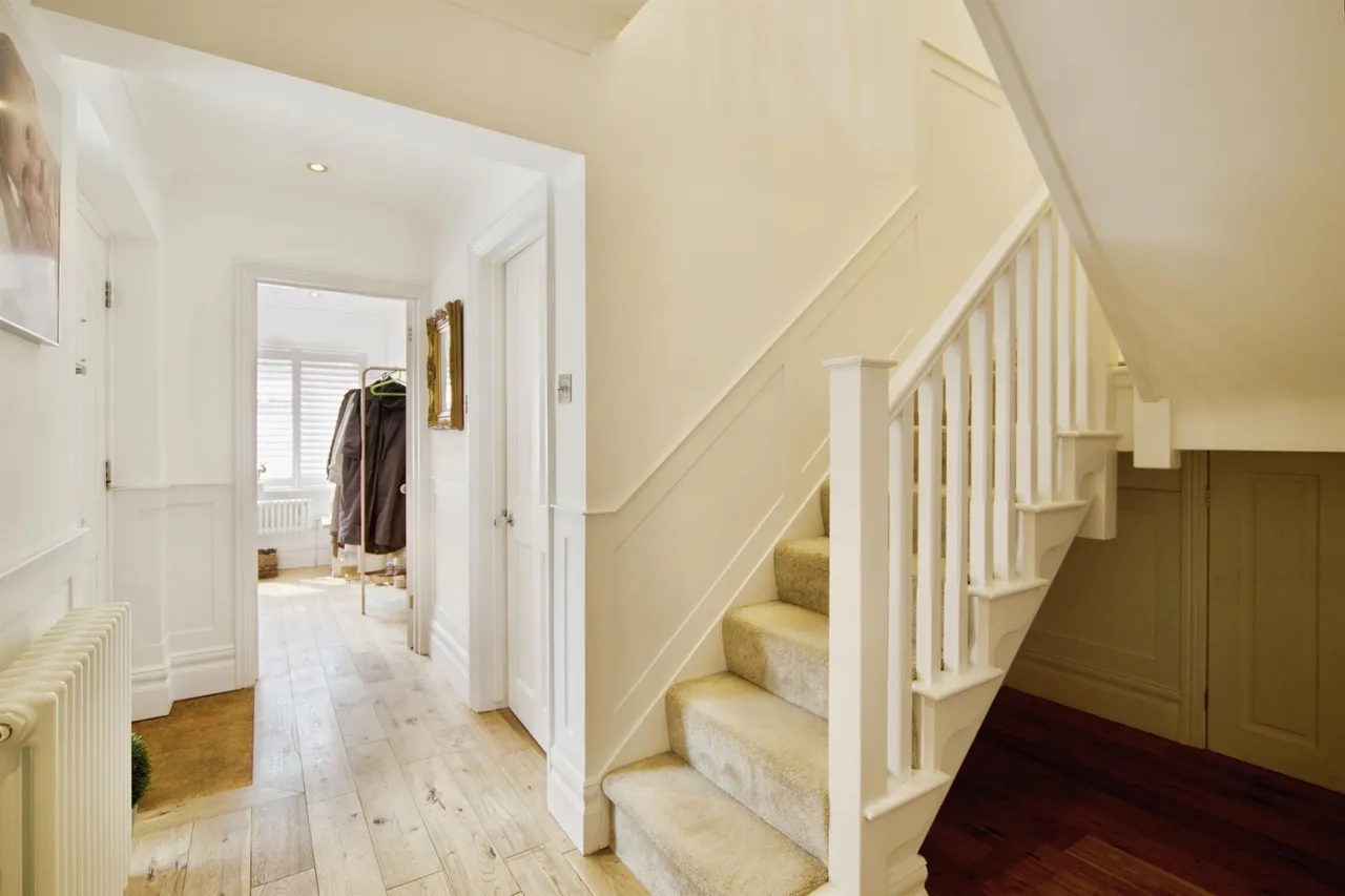 High Road, Wormley, Broxbourne, photo 11