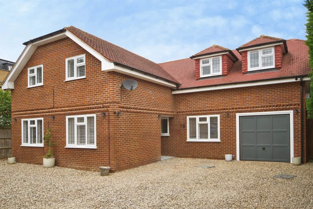 4 bed house for sale — High Road, Wormley, Broxbourne