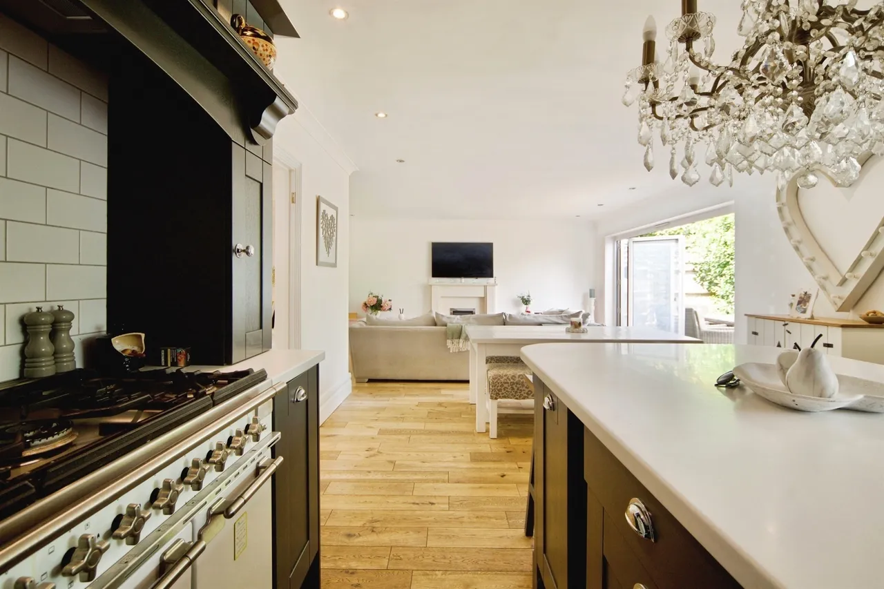 High Road, Wormley, Broxbourne, photo 6