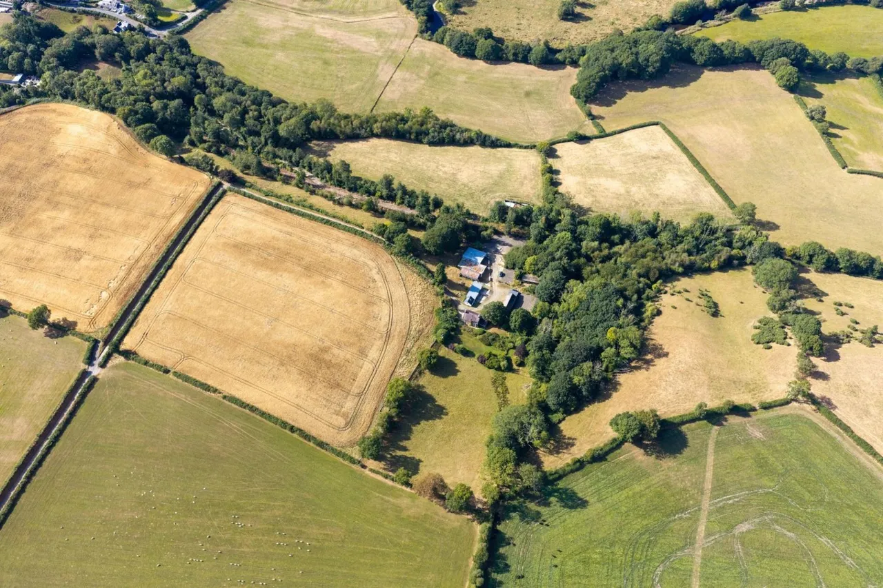Pantyfen Isaf, Llanfihangel-ar-arth, SA39, photo 4