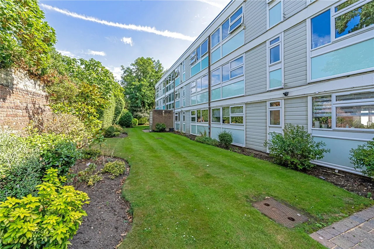 Kings Paddock,, Park Close, Hampton, TW12 2EF, photo 10