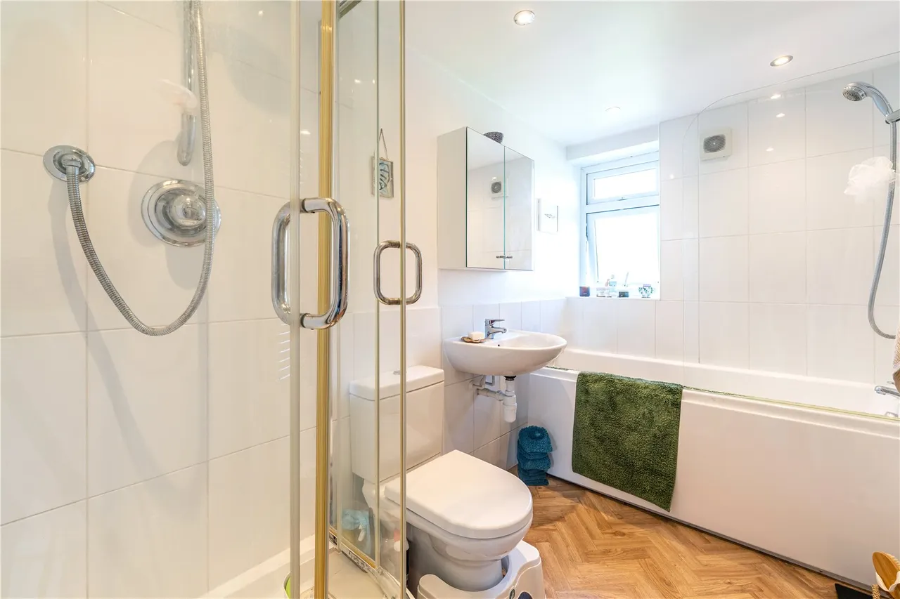 Kings Paddock,, Park Close, Hampton, TW12 2EF, photo 9
