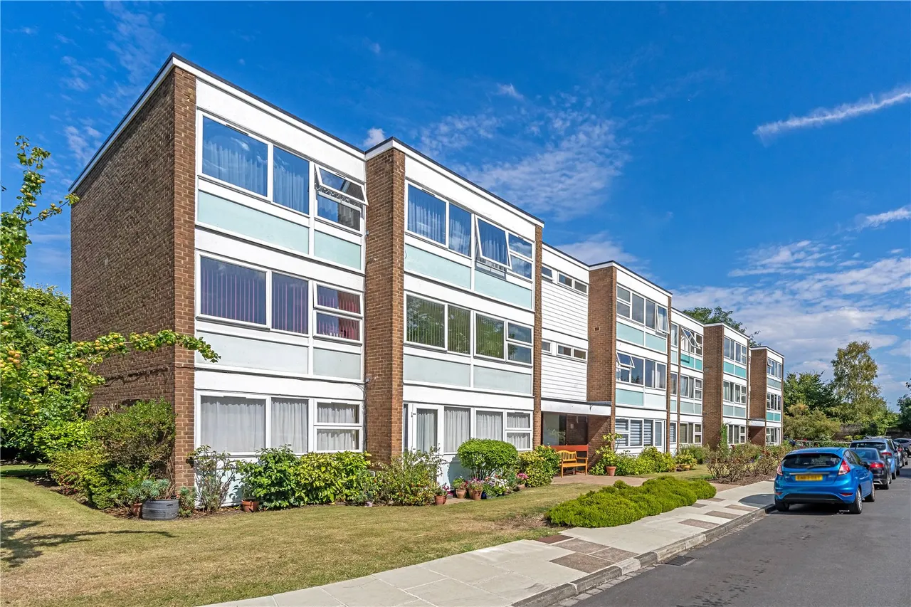2 bed flat for sale — Kings Paddock,, Park Close, Hampton, TW12 2EF