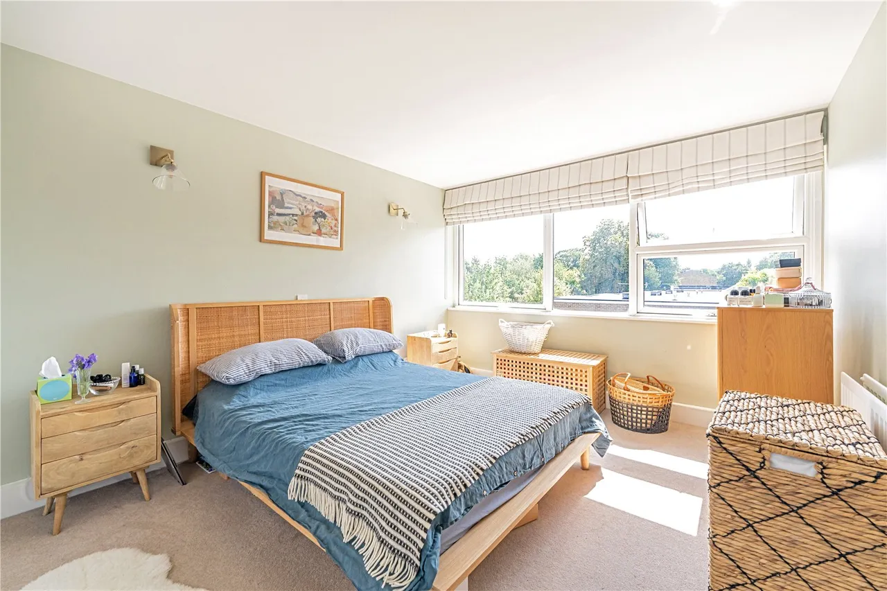 Kings Paddock,, Park Close, Hampton, TW12 2EF, photo 7