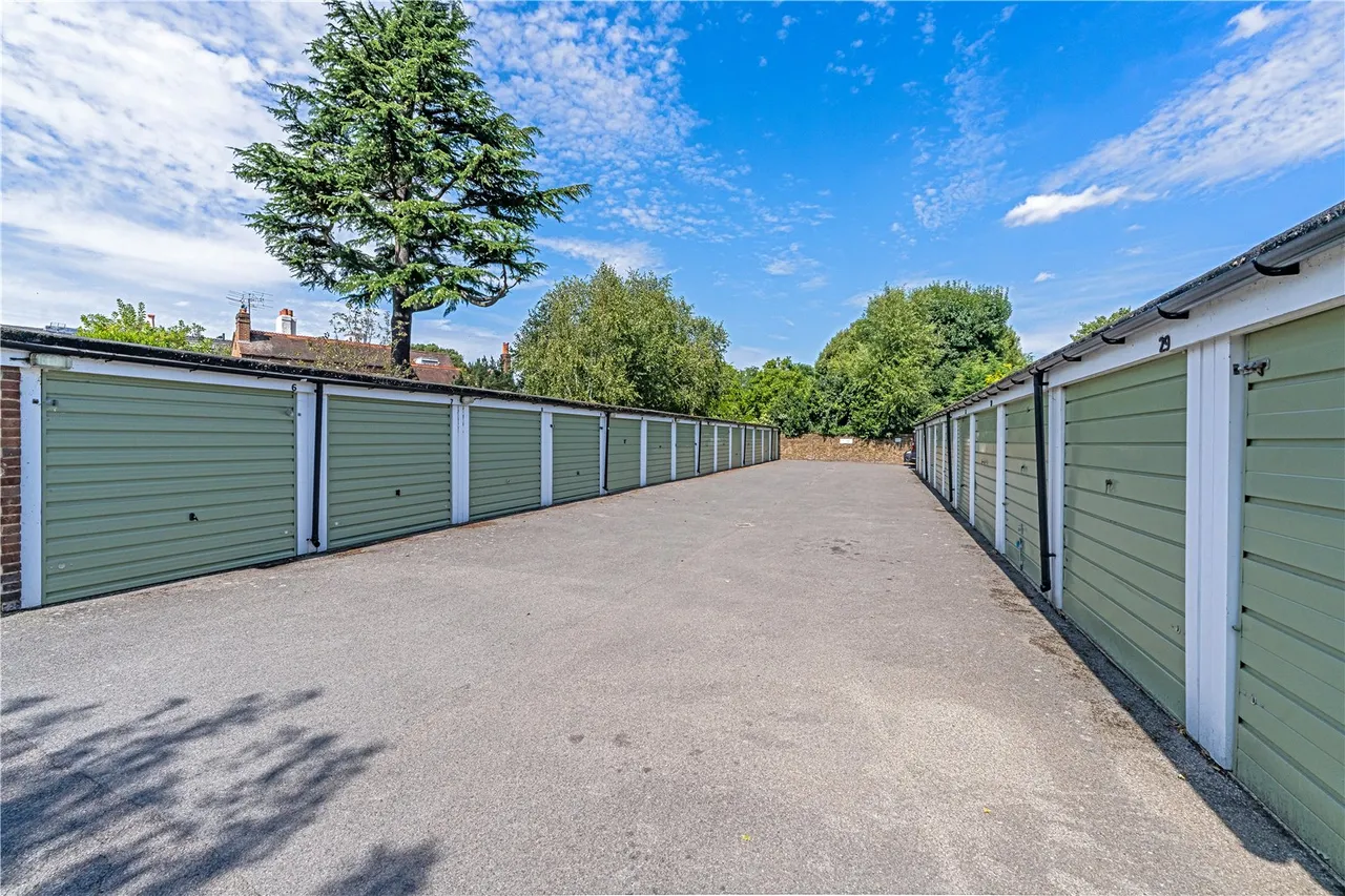 Kings Paddock,, Park Close, Hampton, TW12 2EF, photo 11
