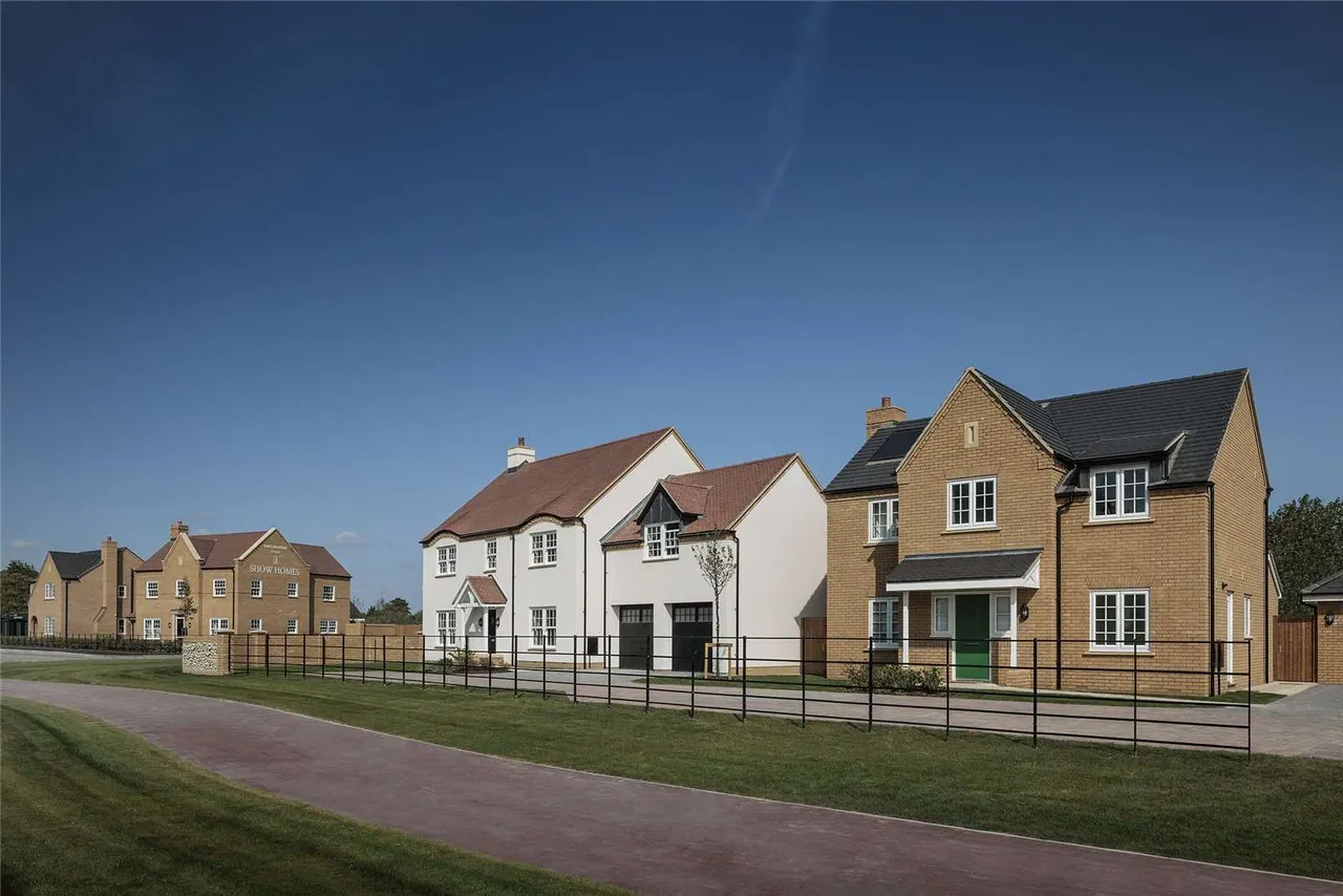 3 bed new development for sale — The Orchards, Fulbourn, Cambridge, Cambridgeshire, CB21 5AP