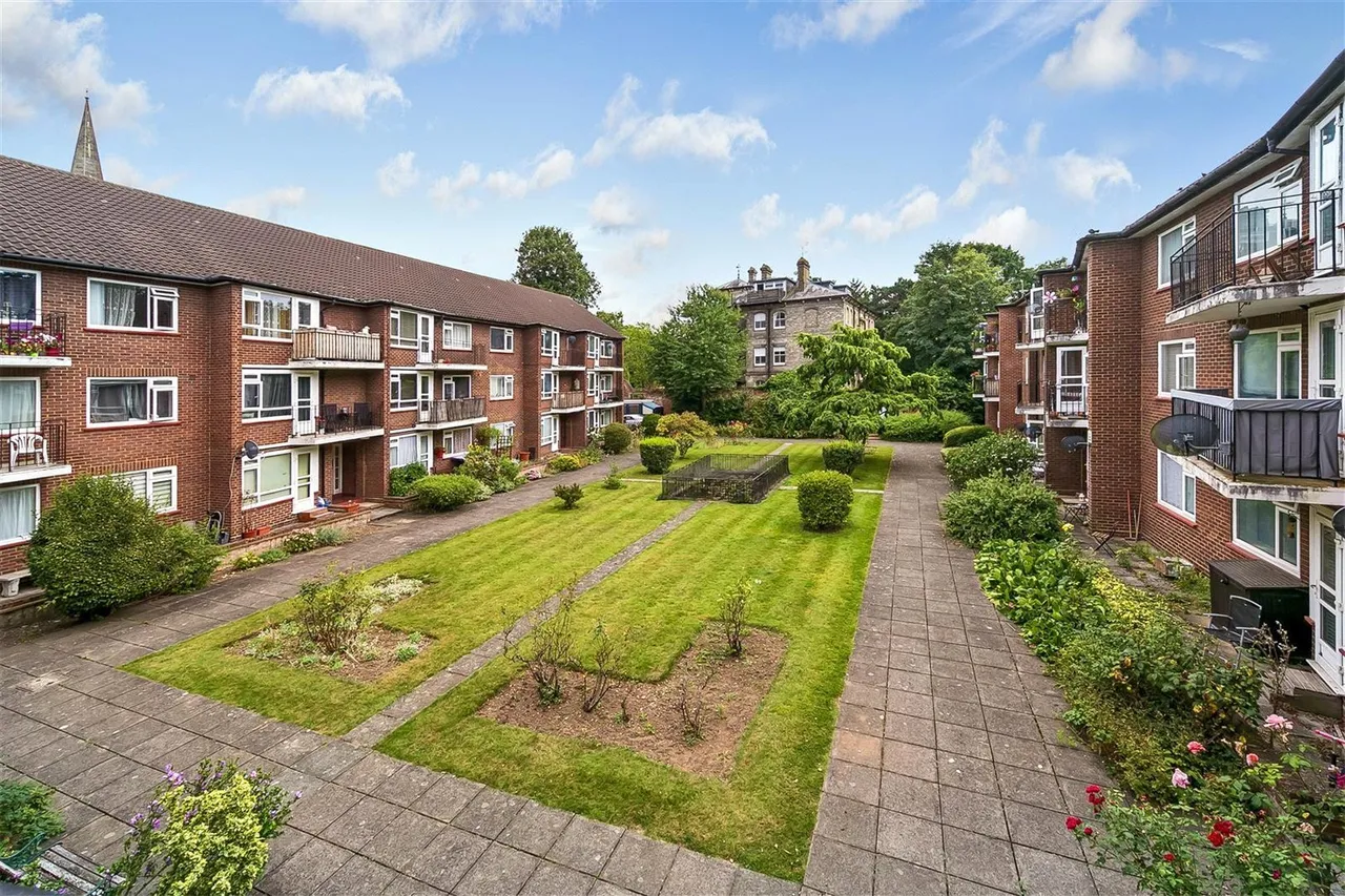 Castle Way, Feltham, TW13, photo 9