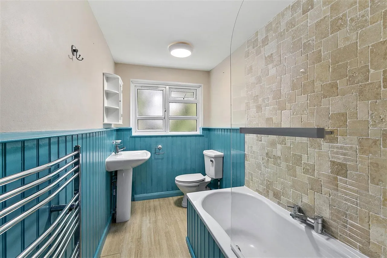 Castle Way, Feltham, TW13, photo 5