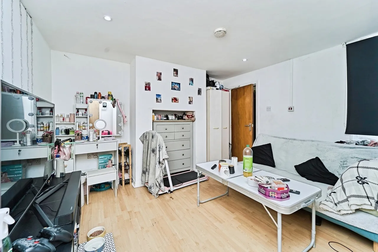 Bescot Road, Walsall, West Midlands, WS2, photo 5