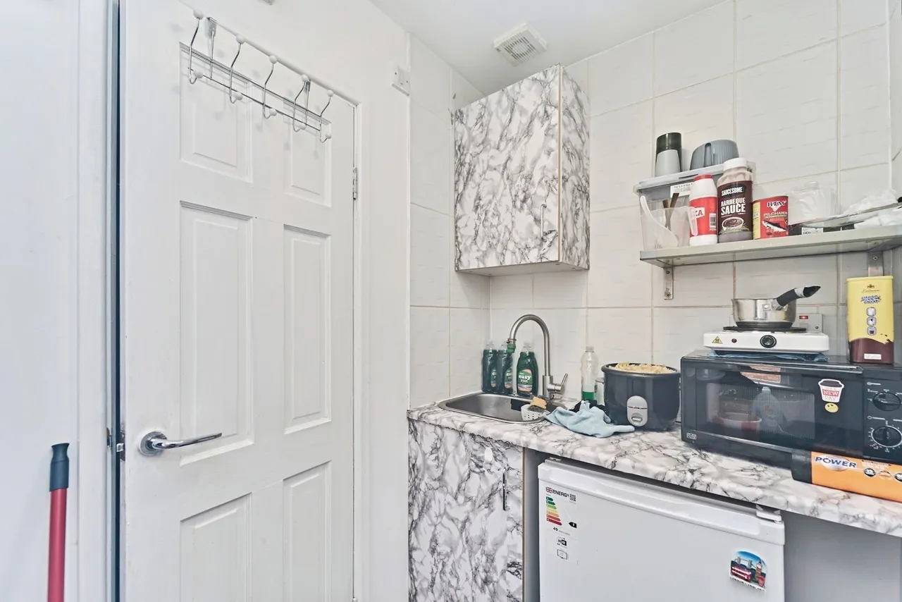 Bescot Road, Walsall, West Midlands, WS2, photo 8
