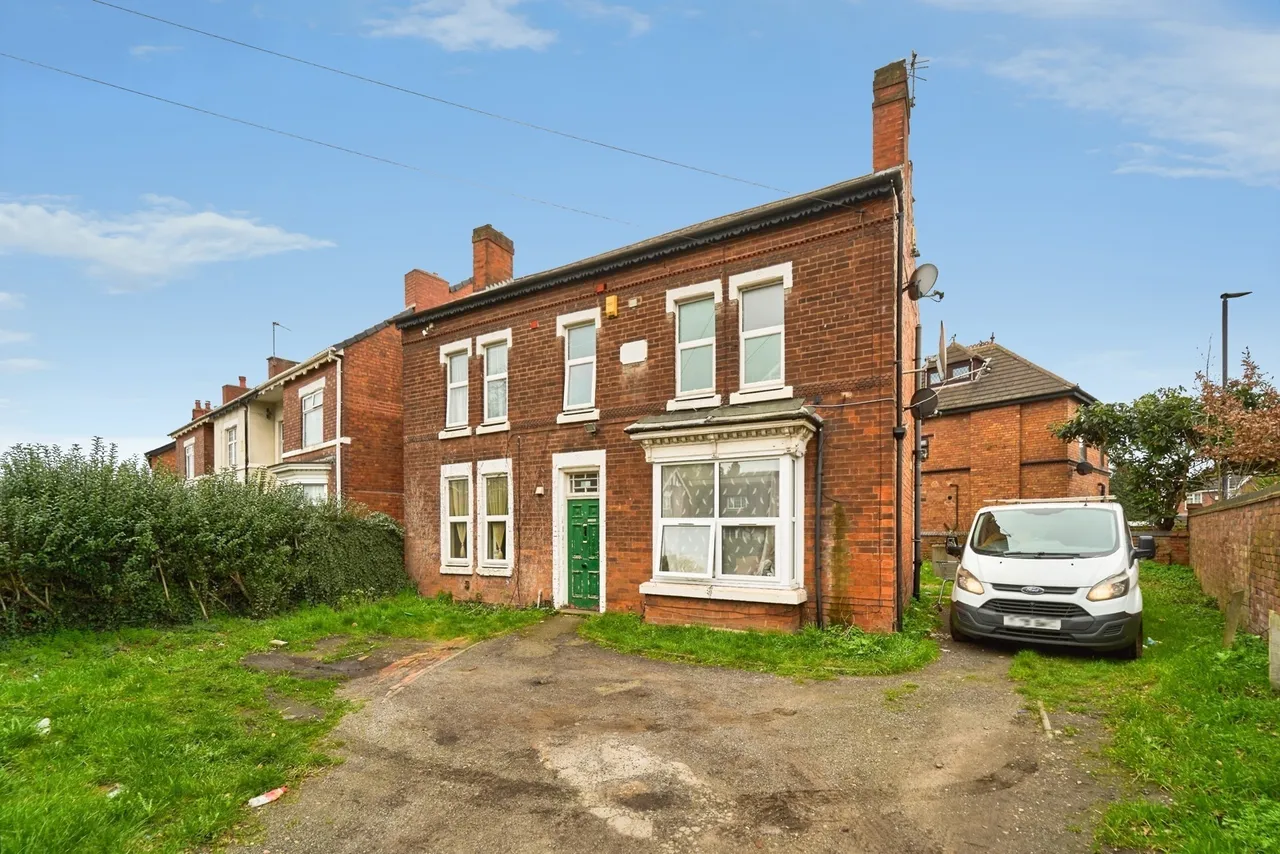 6 bed house for sale — Bescot Road, Walsall, West Midlands, WS2
