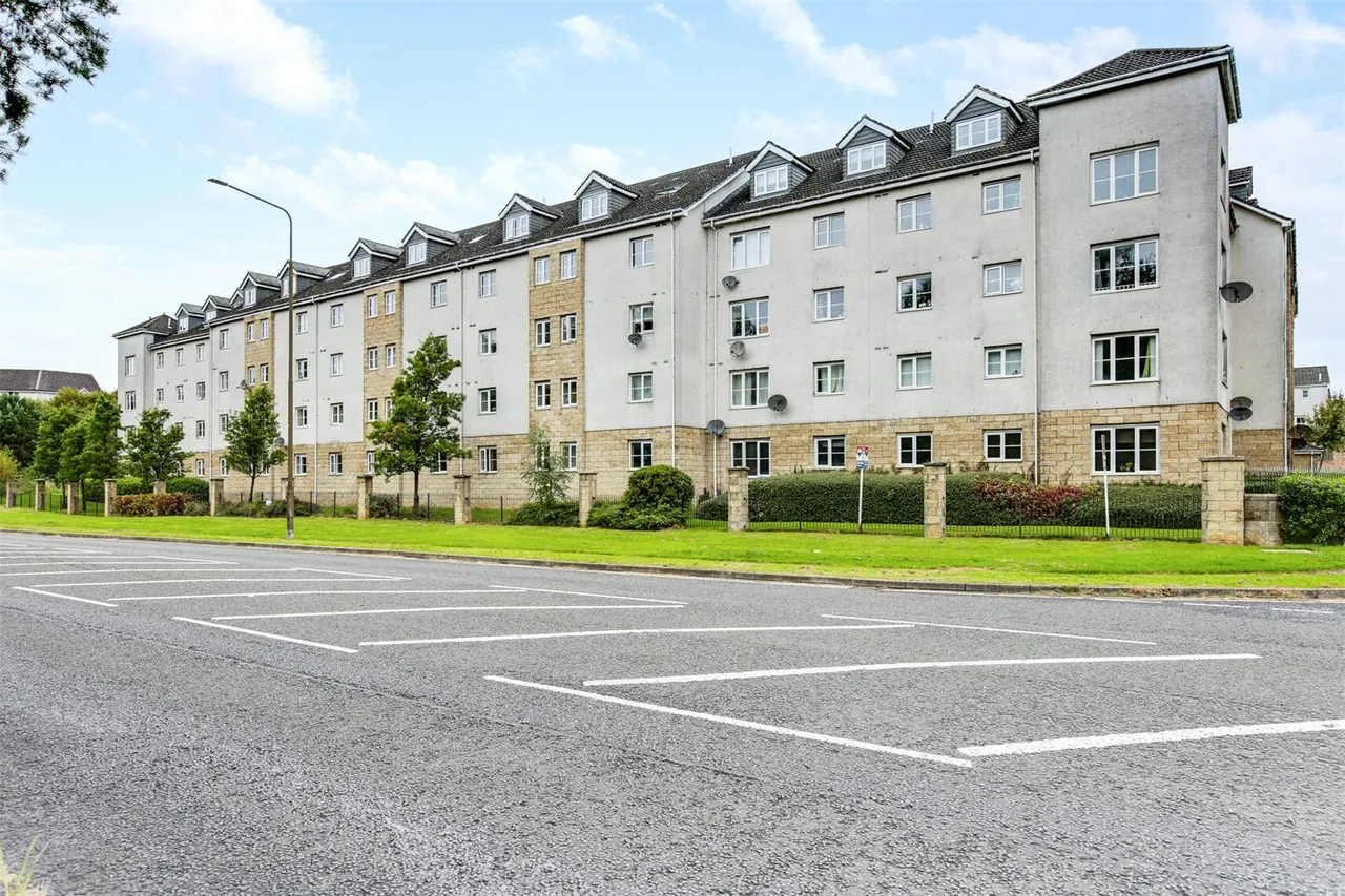2 bed flat for sale — Queens Crescent, LIVINGSTON, West Lothian, EH54