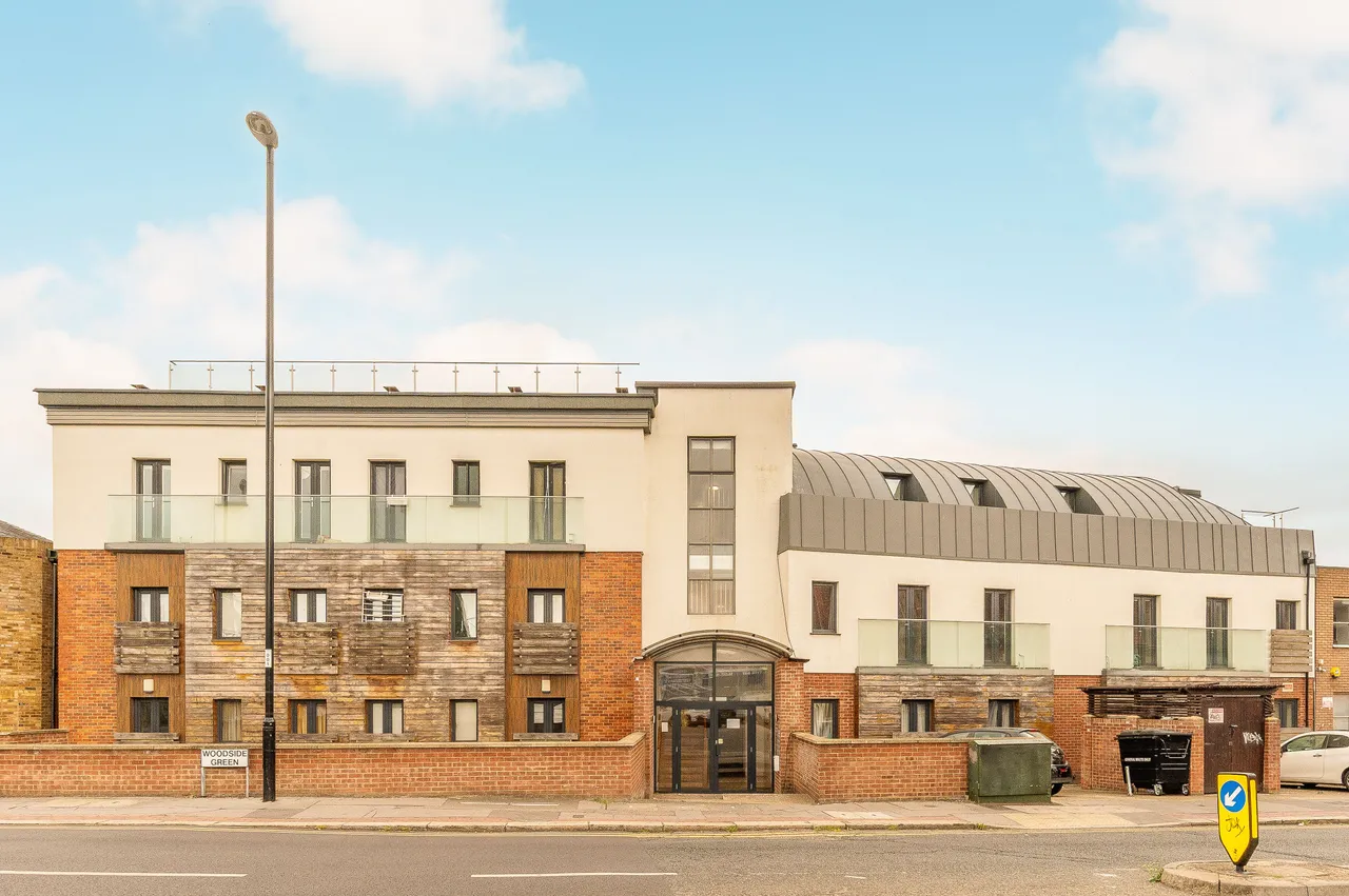2 bed flat for sale — Flat 8, Spence Court, London