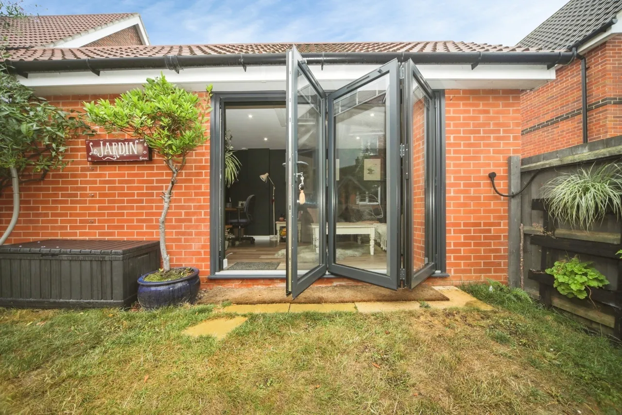 St. Edmunds Drive, BURY ST. EDMUNDS, Suffolk, IP30, photo 18