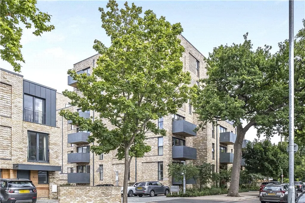 Beatrice Place, London, SW19, photo 2