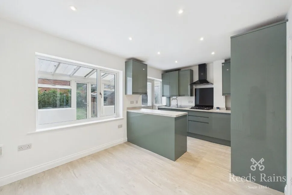 3 bed house to rent, George Street, Outwood, WF1