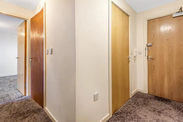 Bath Road, Slough, SL1, photo 9
