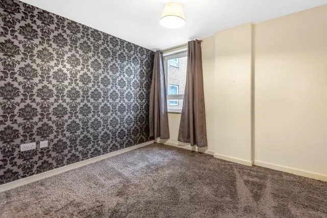 Bath Road, Slough, SL1, photo 6