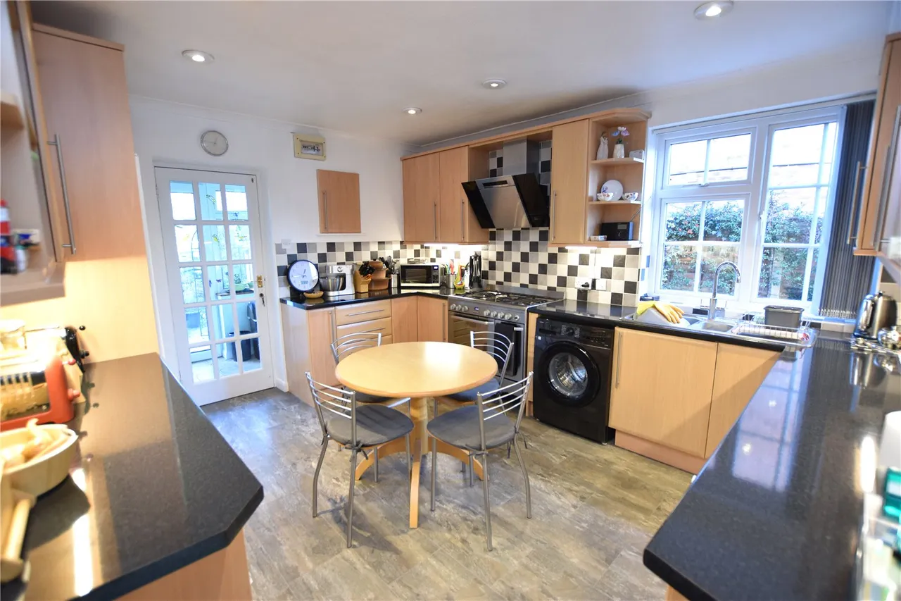 Fernhill Road, Farnborough, Hampshire, GU14 9SA, photo 7