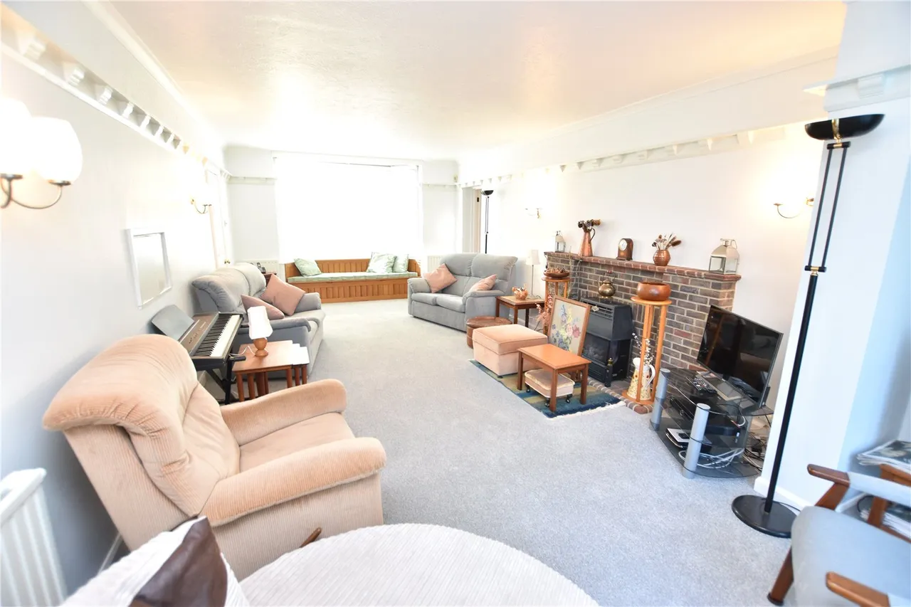Fernhill Road, Farnborough, Hampshire, GU14 9SA, photo 6