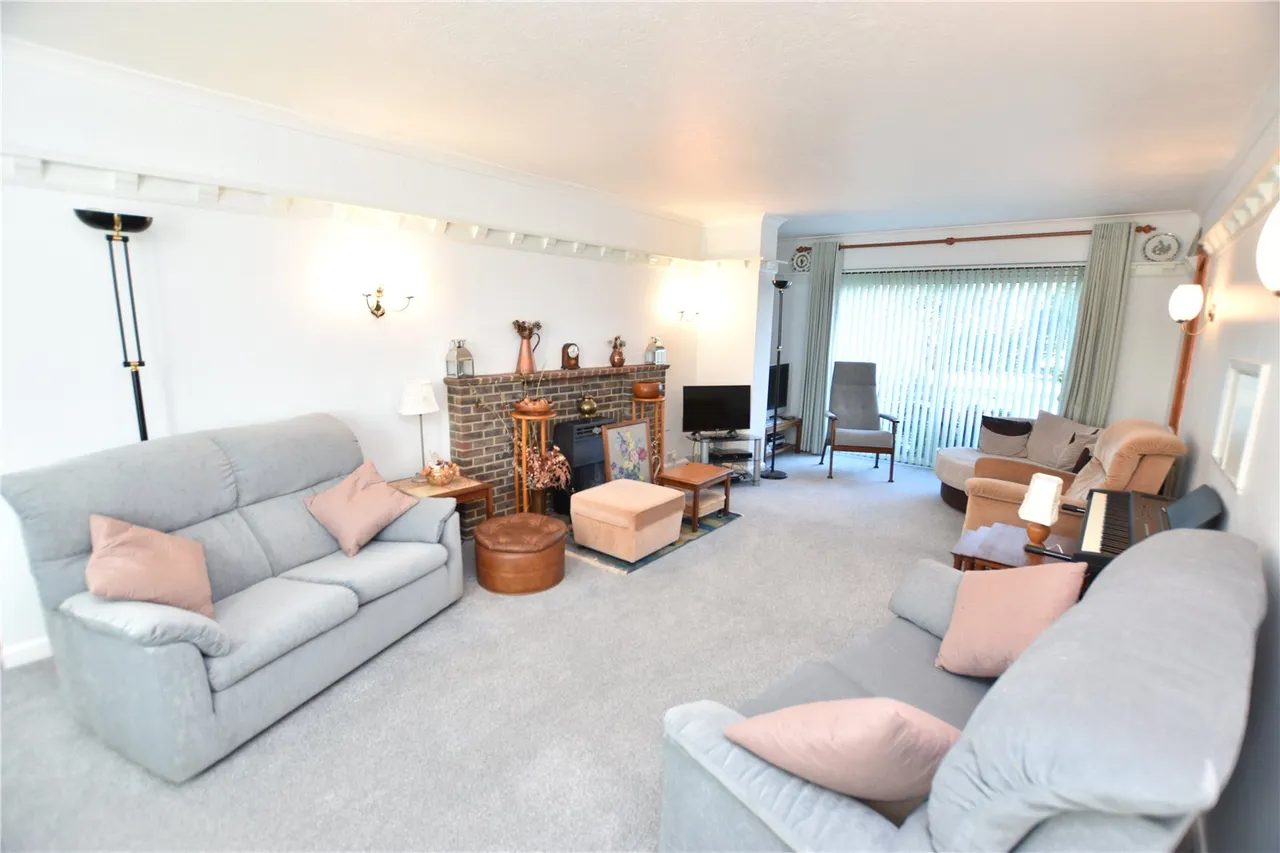 Fernhill Road, Farnborough, Hampshire, GU14 9SA, photo 2