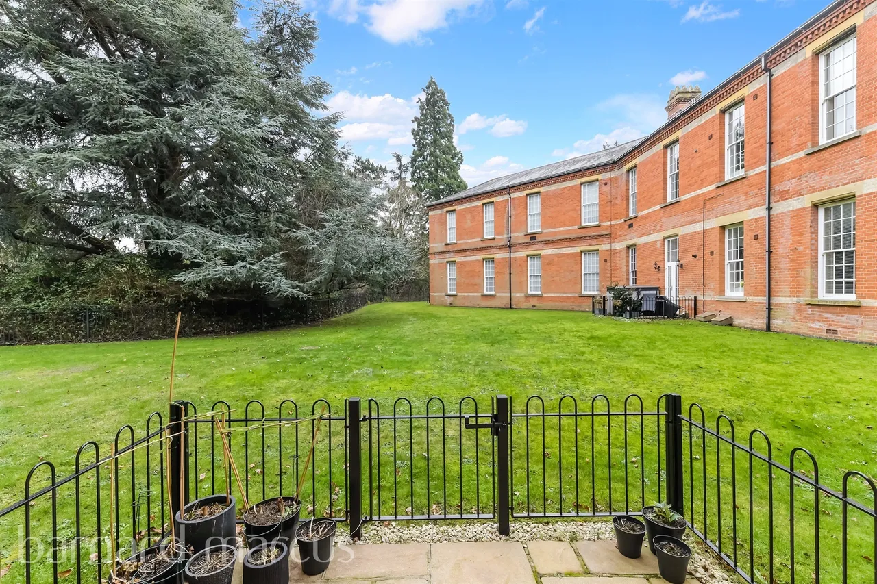 Sandy Mead, Epsom, KT19, photo 13