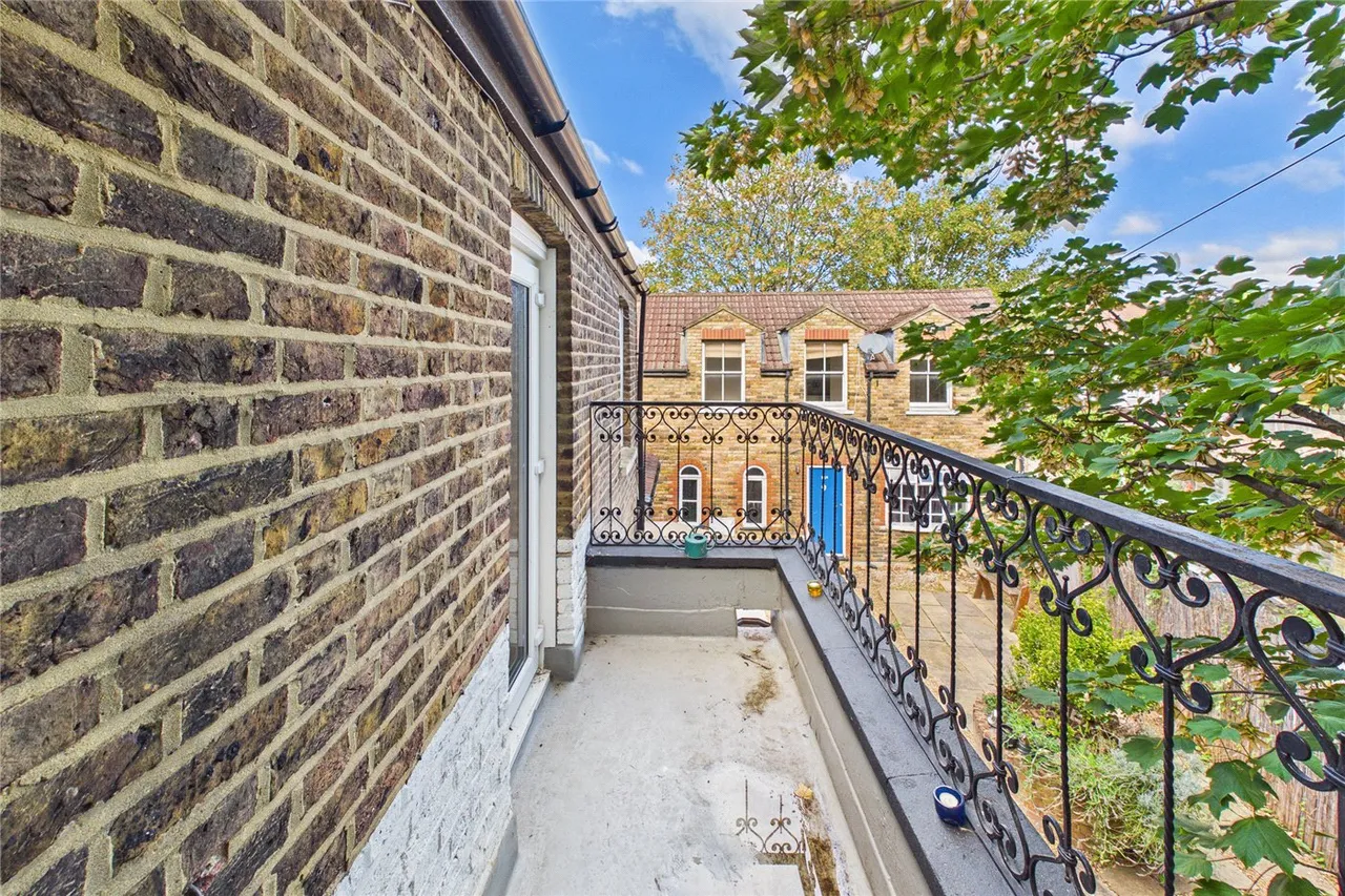 2 bed house for sale — Danbrook Road, London, SW16