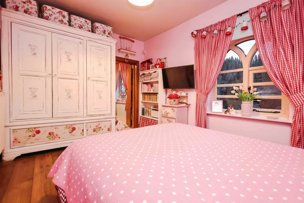 The Village, Kingswinford, photo 12